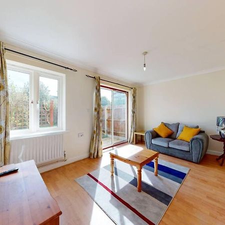 Super 2 Bed House With Privategarden Лондон Экстерьер фото
